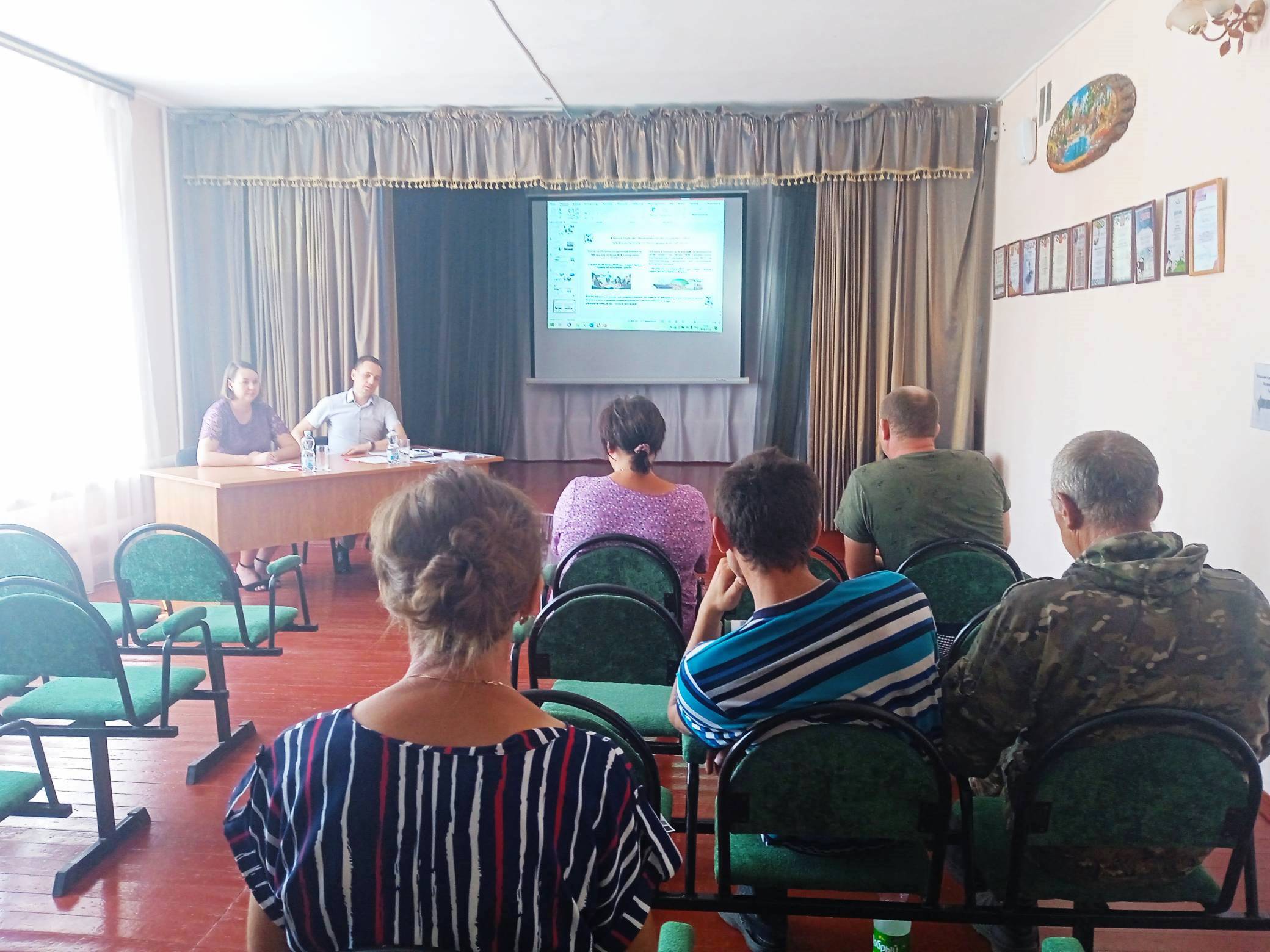 В селе Алейниково состоялось значимое совещание, направленное на рассмотрение различных форм поддержки субъектов малого и среднего предпринимательства.