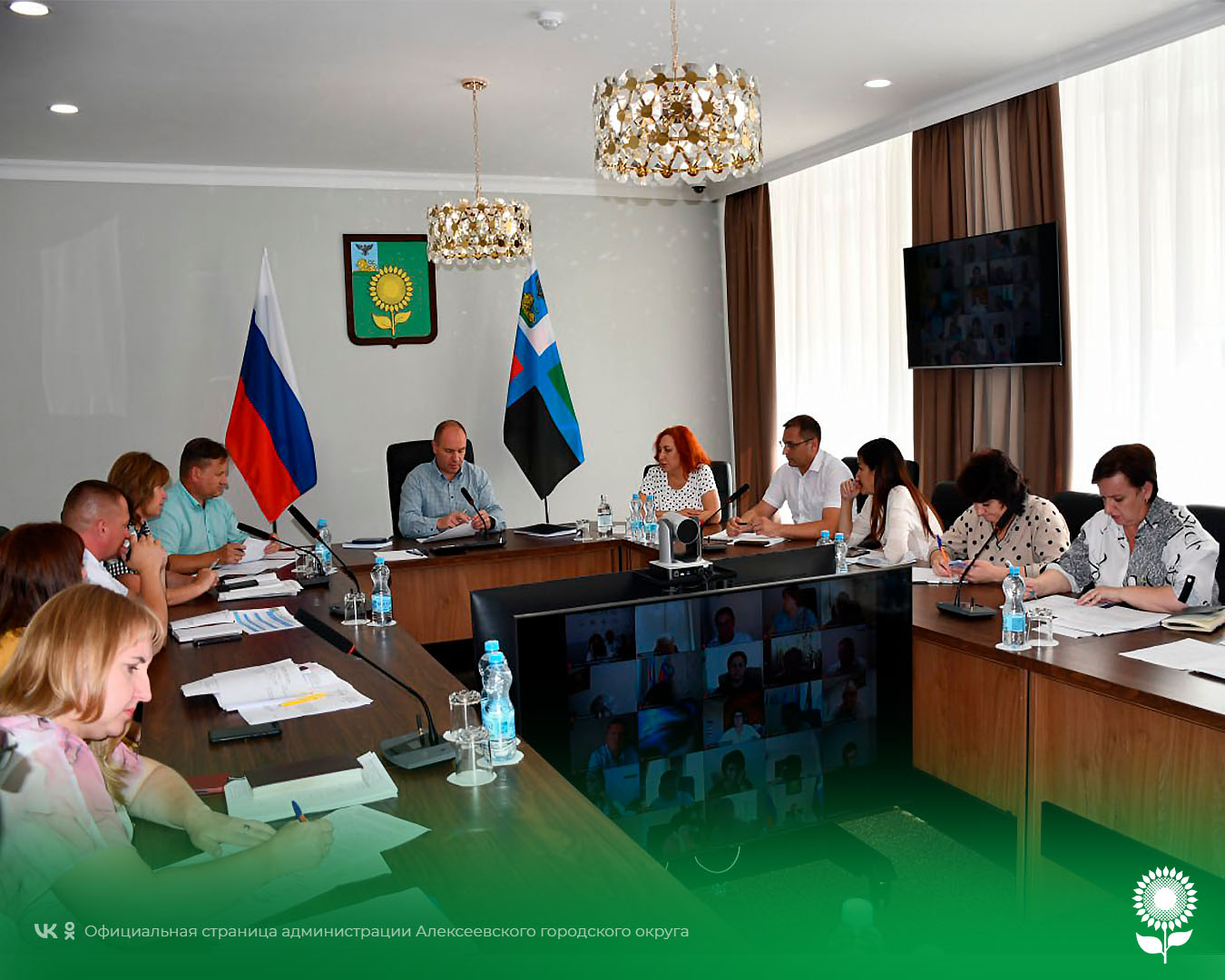 Глава администрации Алексеевского городского округа Алексей Николаевич Калашников провёл совещание по текущим вопросам.