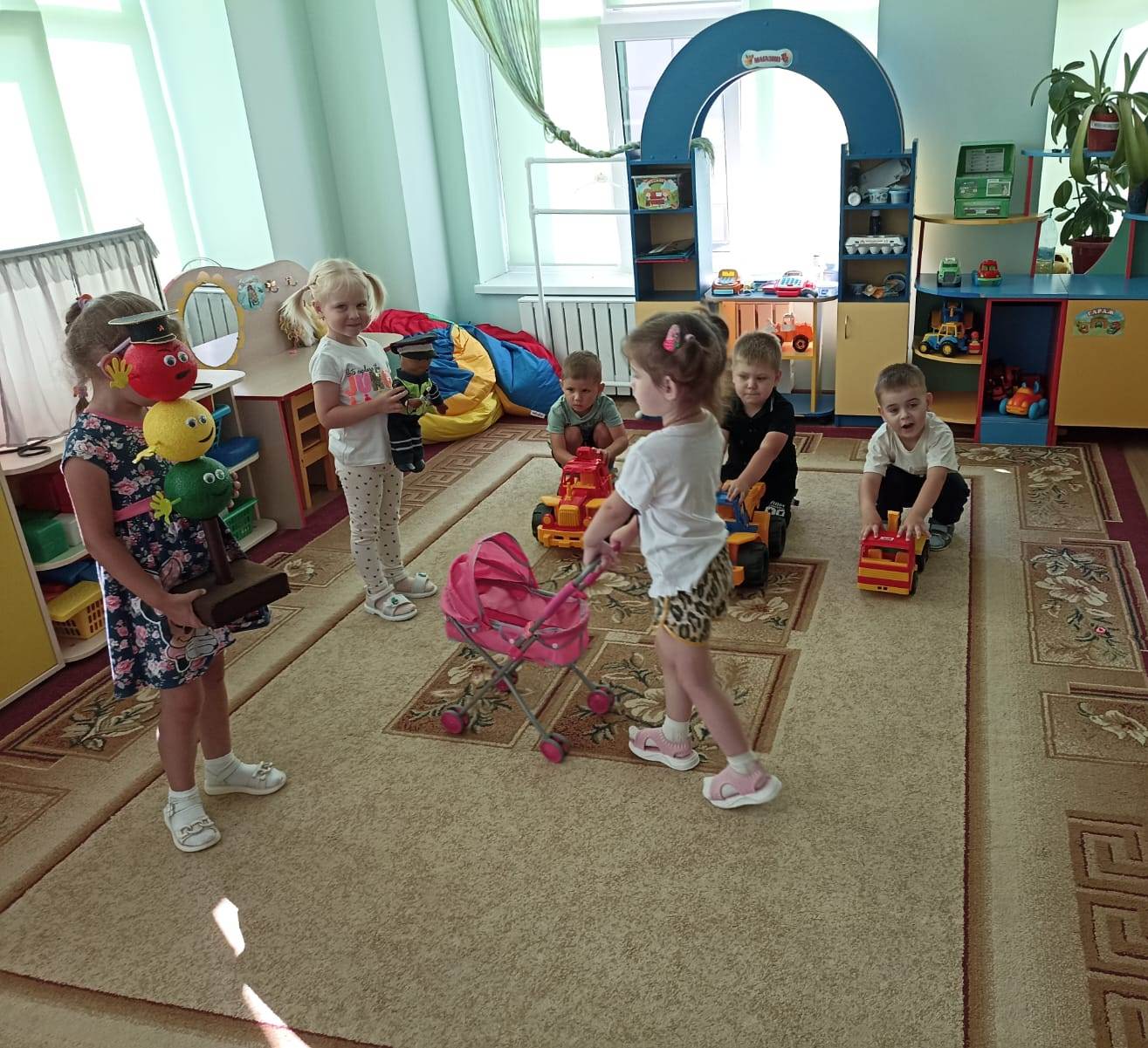 В преддверии начала нового учебного года в детских садах Алексеевского городского округа прошла игровая программа «Веселый светофор».