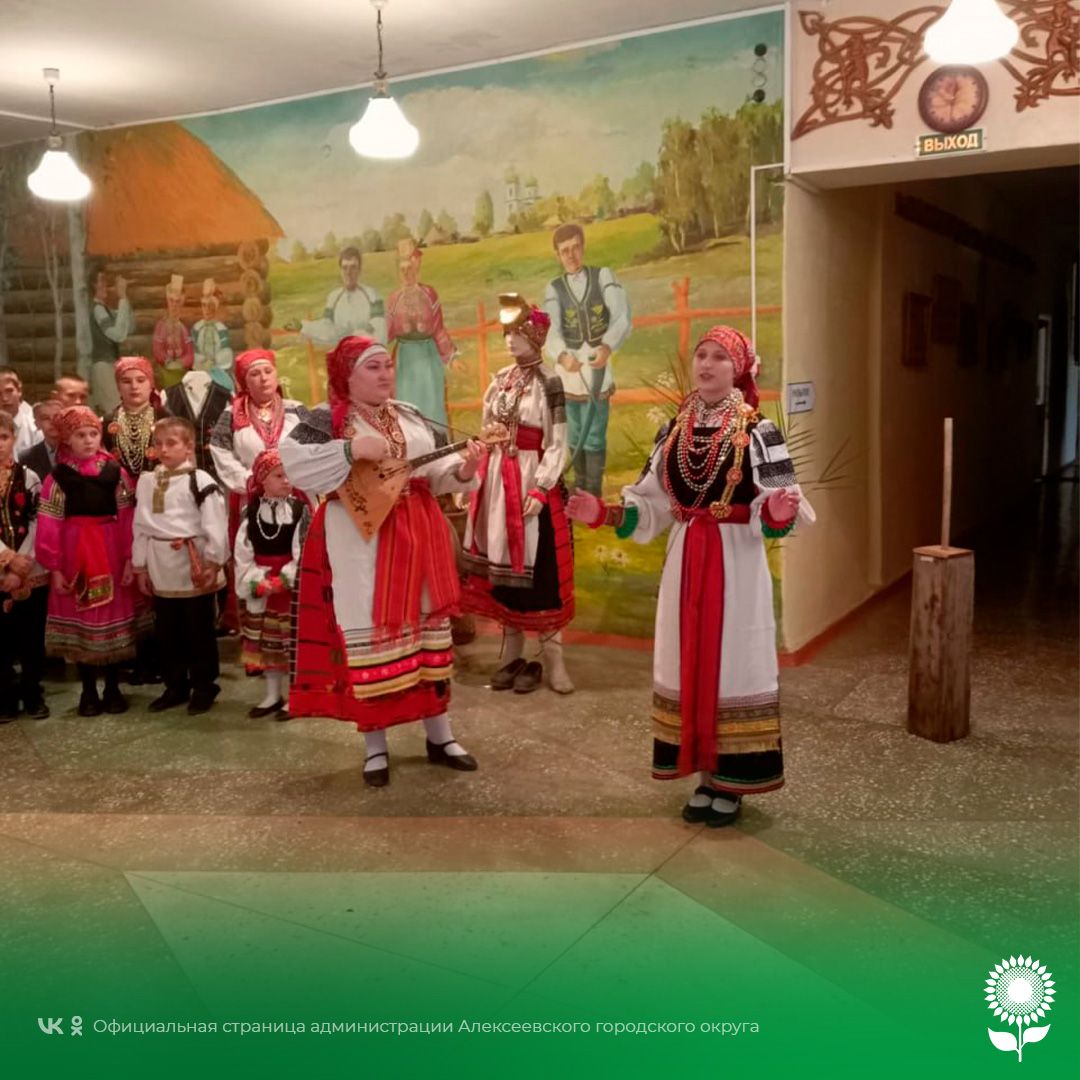 В МБОУ «Афанасьевкая СОШ» прошло торжественное открытие культурной композиции фольклорной тематики «Преемственность поколений».