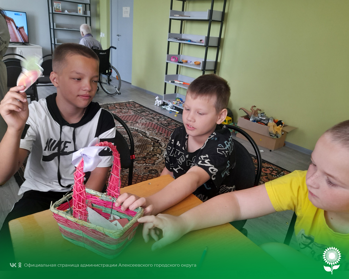 Сотрудники детской библиотеки №3 посетили пункт временного размещения в г. Алексеевка.
