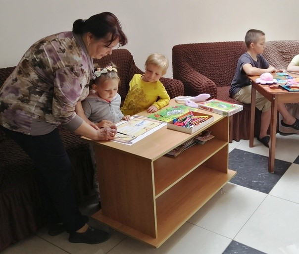 В июне сотрудники детских библиотек города провели разнообразные игровые программы для детей, находящихся в ПВР.