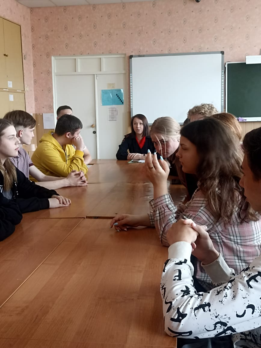 Сотрудники Госавтоинспекции Алексеевского городского округа провели беседу со студентами колледжа