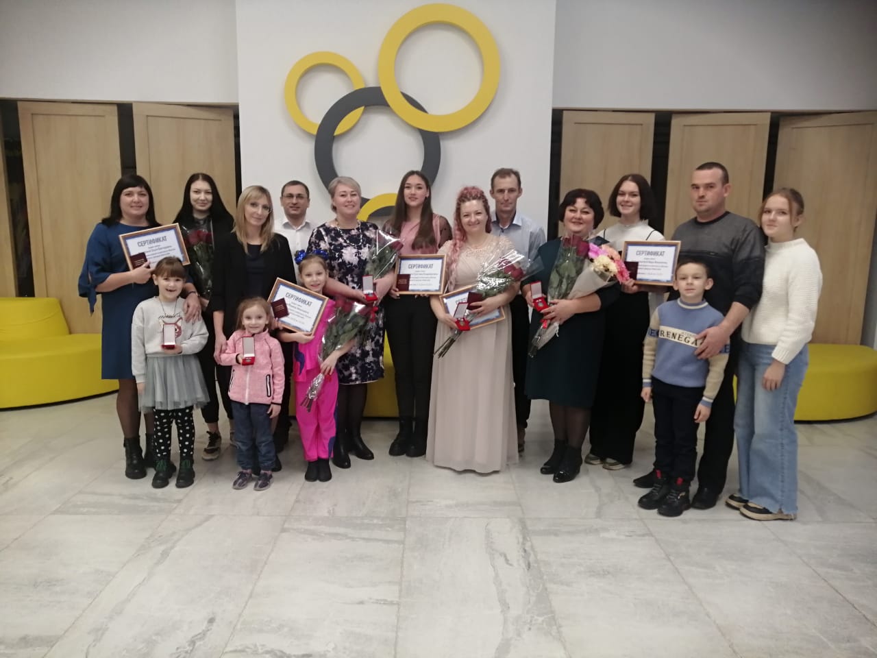 Торжественное награждение почетным знаком Белгородской области «Материнская слава» прошло 25 ноября 2022 года в городе Алексеевка.