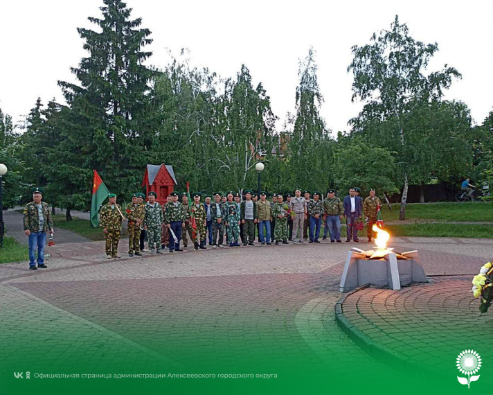 Работники культуры оказали помощь ветеранам-пограничникам и организовали торжественную церемонию возложение цветов к мемориалу Солдатской славы.