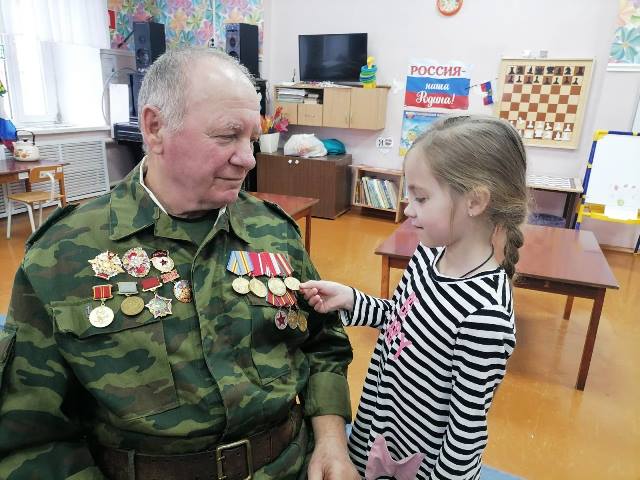 Праздник, который отмечают 1 июля, сродни Дню Победы, ведь он тоже «со слезами на глазах» - День ветеранов боевых действий России.