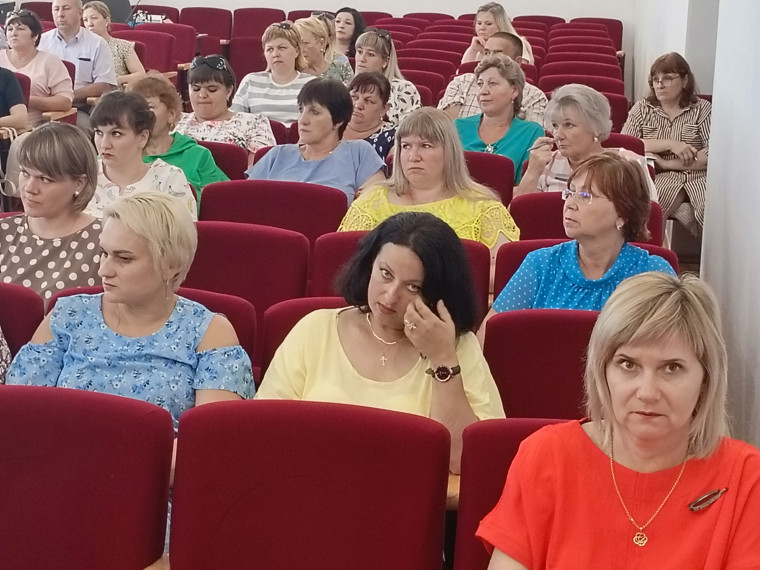 4 августа председатель Алексеевского избиркома провела совещание  с  руководителями новых составов УИК.