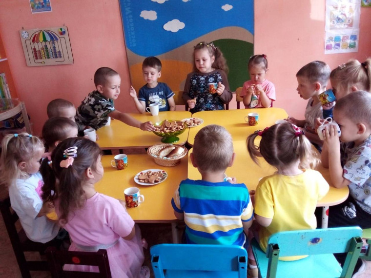 Дошкольники Алексеевского городского округа очень хорошо знают, что осень - прекрасная пора для сбора урожая.