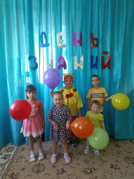 1 сентября – традиционный праздник школ России, но и дошкольники с радостью встречают учебный год, который сделает еще старше, здоровее и умнее маленьких ребятишек детских садов.
