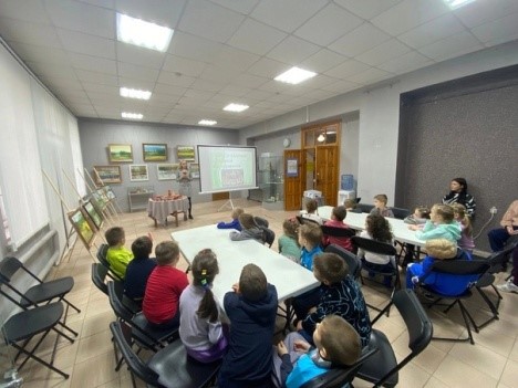 Сегодня в Алексеевском краеведческом музее прошла захватывающая игра «Кручу, верчу, запутать хочу» для малышей из детского сада №2..