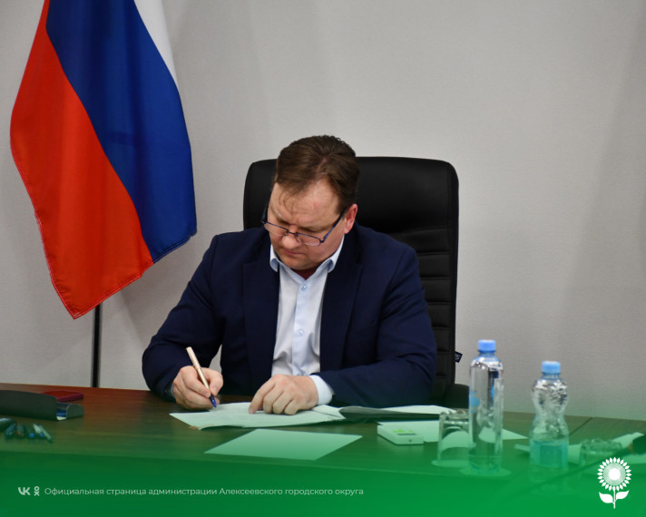 Сегодня первый заместитель главы администрации Алексеевского городского округа по АПК и имуществу Алексей Фёдорович Горбатенко провёл личный приём граждан.