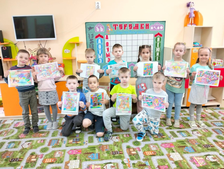 Воспитанники детских садов Алексеевского городского округа познакомились с новым для них понятием – «витраж».