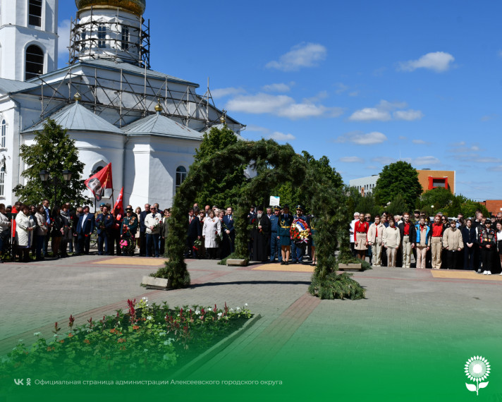 В преддверии Дня Победы состоялась церемония возложения цветов.