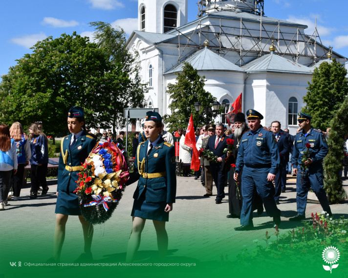 В преддверии Дня Победы состоялась церемония возложения цветов.
