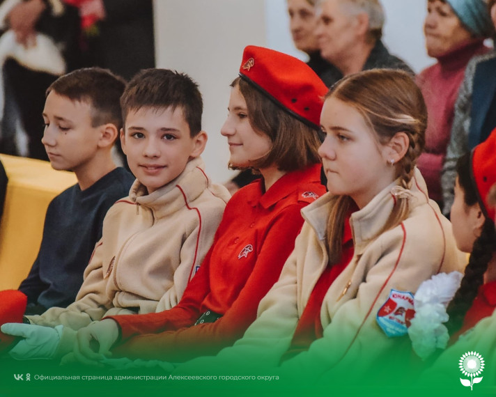 В честь Дня добровольца волонтеры Алексеевского городского округа принимали поздравления и слова благодарности.